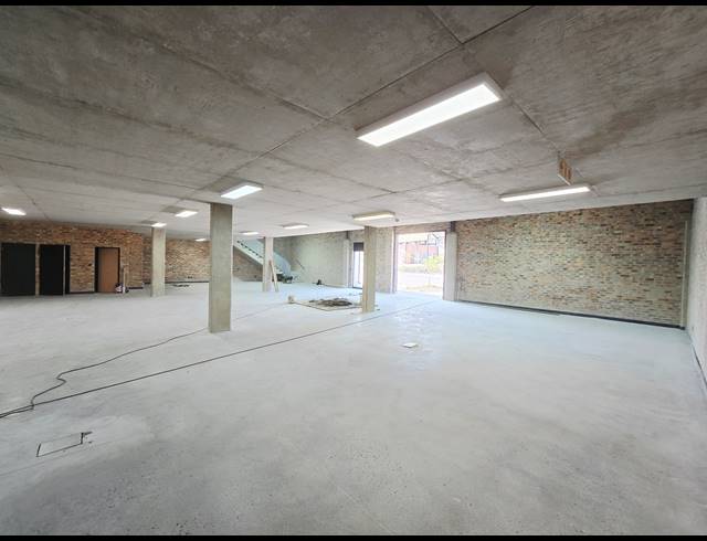 571M² WAREHOUSE TO LET IN RIVERSANDS